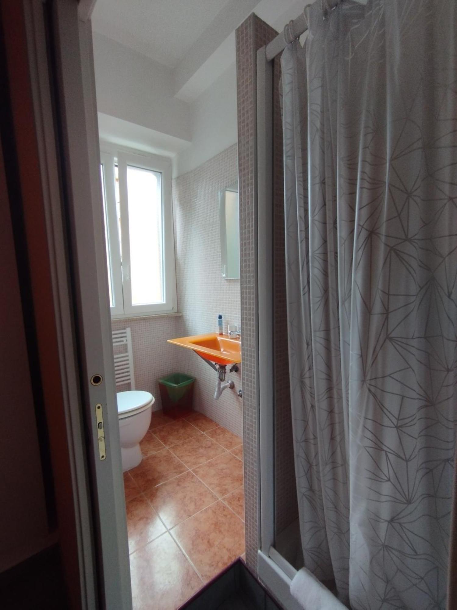 Adriatic Room 50 M Dalla Stazione Ferroviaria Di Ciampino E Dalla Navetta Aeroportuale Extérieur photo